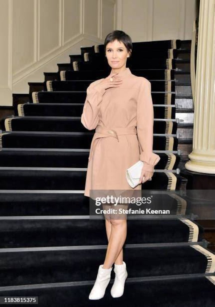 Cassandra Huysentruyt Grey