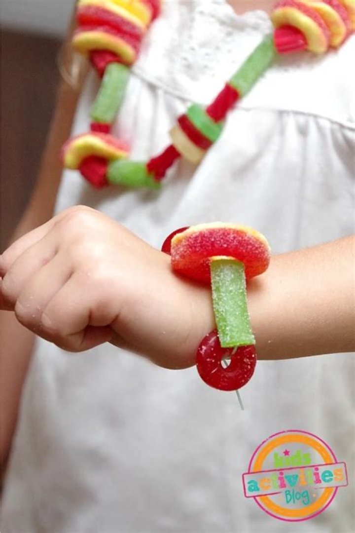 DIY sweet candy necklaces - GirlsLife