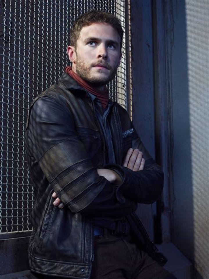 Iain De Caestecker