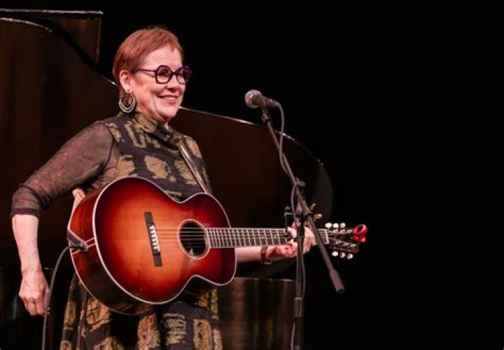 Iris Dement