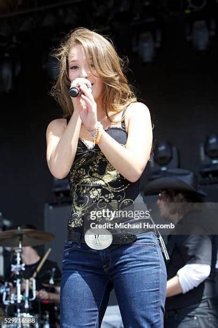 Kira Isabella