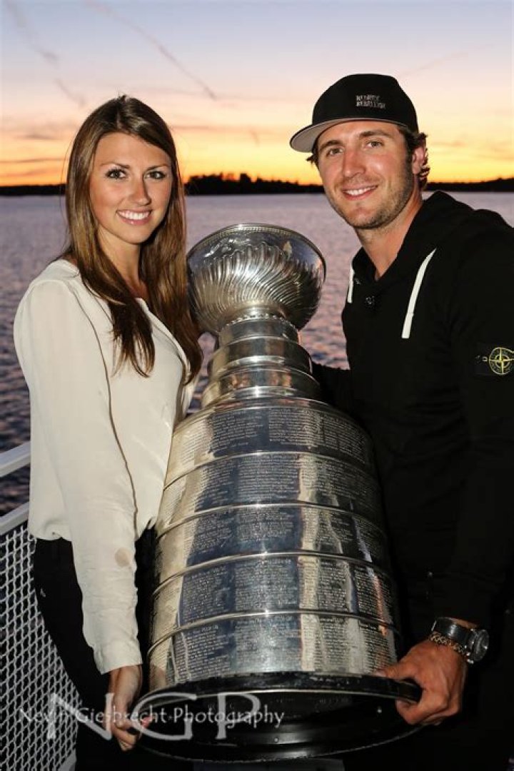 Lindsay MacDonald, Mike Richards's Girlfriend