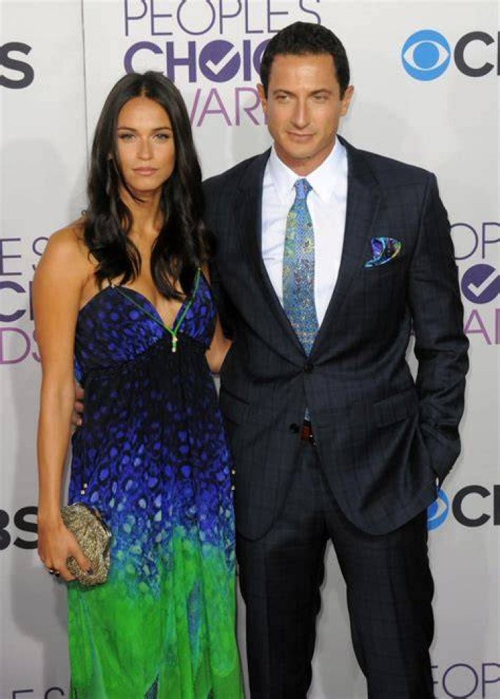 Sasha Roiz Married, Wife, Gay, Height, Body Measurements, Bio Sasha Roiz Asha Leo