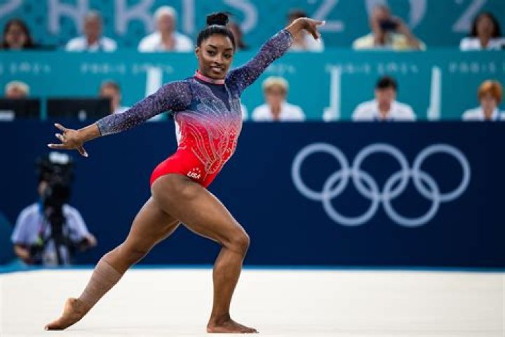 US gymnast Simone Biles (C) parades during the closing ceremony of the Rio 2016 Olympic Games at the Maracana stadium in Rio de Janeiro on August 21, 2016. / AFP / Fabrice COFFRINI (Photo credit should read FABRICE COFFRINI/AFP/Getty Images)